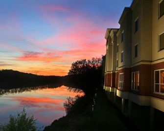 Hampton Inn Owego - Owego - Gebouw