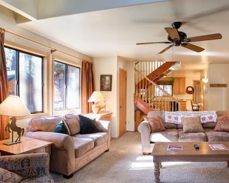 12 Cabin Twelve - Wawona - Living room
