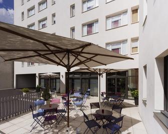 Novotel Suites Clermont-Ferrand Polydome - Clermont-Ferrand - Patio