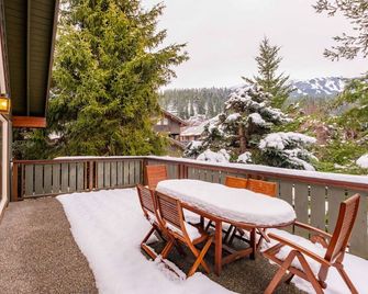 Spruce Grove Chalet by Outpost Whistler - Whistler - Balcon