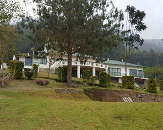 Camp Noel - Munnar - Bina