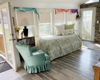 The Milk House At Ozark Highlands Farms - Carthage - Bedroom