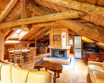 Log cabin, private jacuzzi, pool and sauna access, near La Bresse - Basse-sur-le-Rupt - Sala de estar