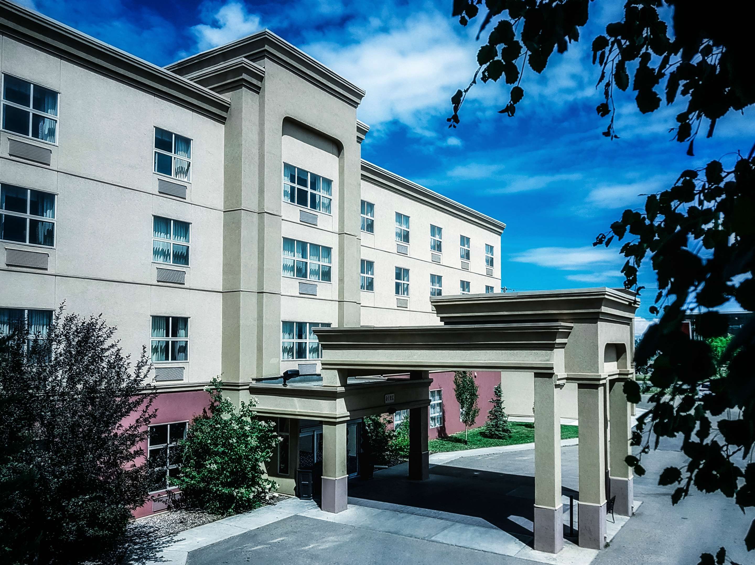 Hampton Inn & Suites by Hilton Edmonton International Airport thumbnail 3