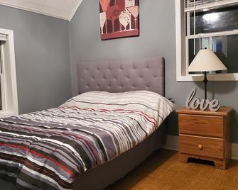 Cozy Comforts of Wausau 408 1\/2 - Wausau - Bedroom