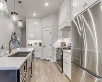 Spacious 4br Furnished Yukon Home Patio Garage - Yukon