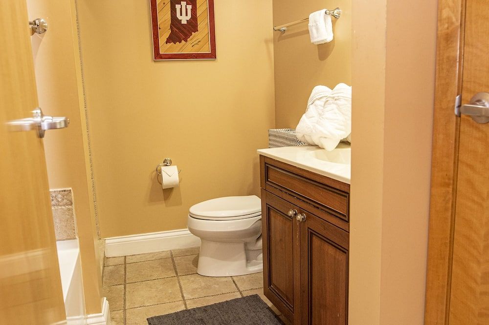 Luxurious Downtown Condo by Georgia St - Indianapolis - Bathroom