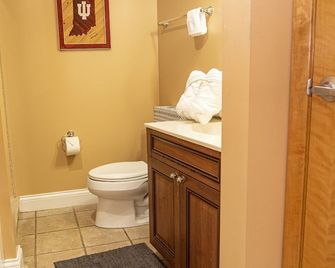 Luxurious Downtown Condo by Georgia St - Indianapolis - Bathroom