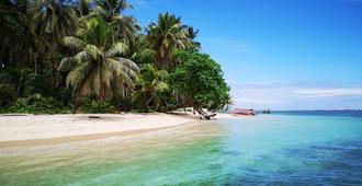 Hostal del Mar - Main Street - Bocas del Toro - Playa