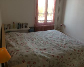 Spacious Room With Private Bathroom 5 Minutes From The City Center - Saint-Germain-en-Laye - Chambre