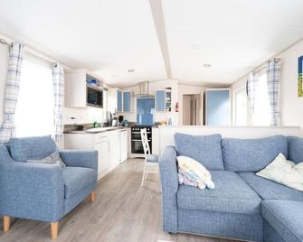 Chalet in Renesse near Sandy Beaches - Renesse - Salon