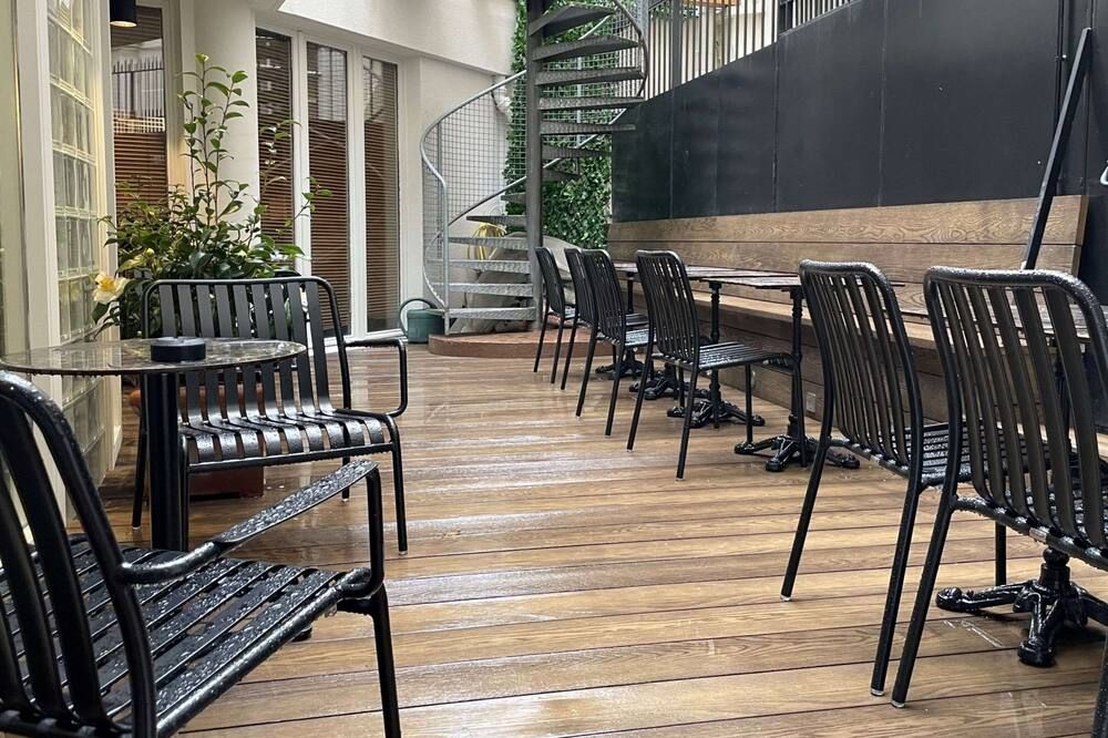 أوتل بيرجوليز باريس تشامب إليزيه