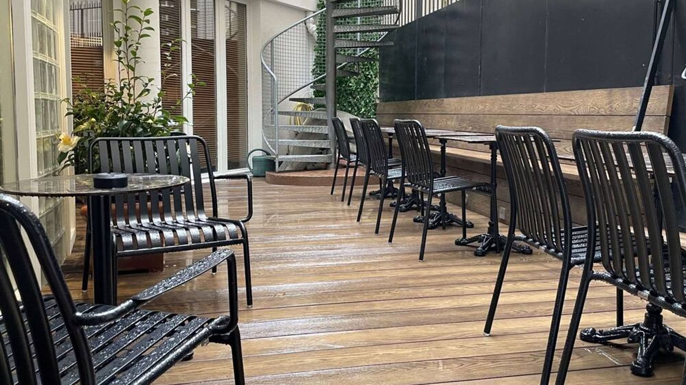 أوتل بيرجوليز باريس تشامب إليزيه