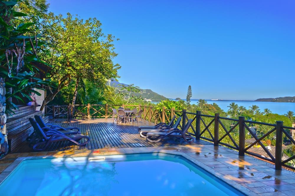 بوسادا بيريكي - إلهابيلا - حوض السباحة