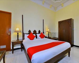 Jaisingh Garh Hotel And Resort - Udaipur - Habitación