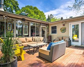 Charming Hampton Bays Home 5 Mi to Coopers Beach - Hampton Bays - Patio