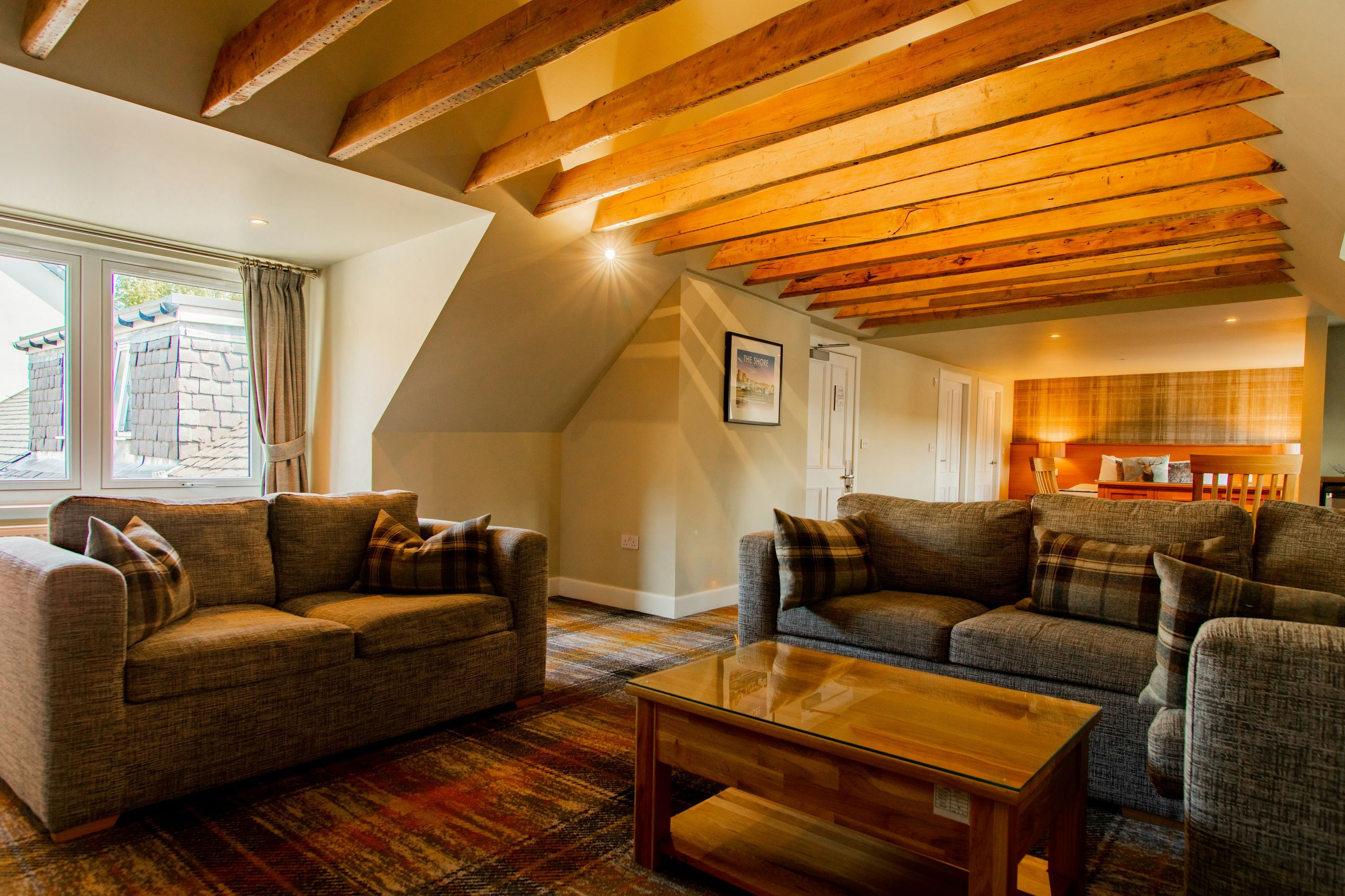 مكّايز هوتيل بار آند ريستورانت - بيتلوكري - غرفة معيشة