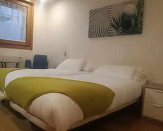 Pensión Sarasate - Pamplona - Bedroom