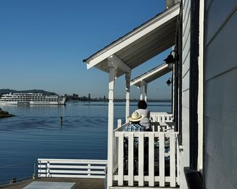 Steamboat Slough Sunrises - spacious riverfront condo with spectacular views. - Skamokawa - Balcony