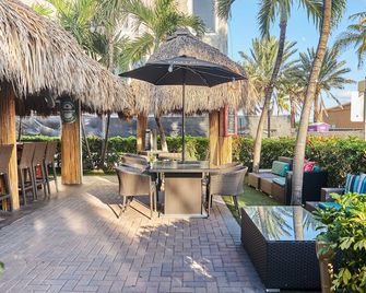 Caribbean Resort Suites - הוליווד - פטיו