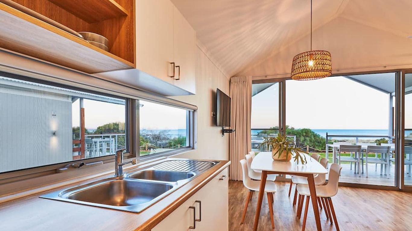 Rac Monkey Mia Dolphin Resort