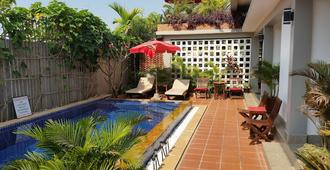 Angkor Beauty Boutique - Siem Reap - Pool