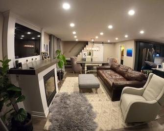 Beachbum House: Bikes, Firepit & Paddleboards - Sarnia - Lounge