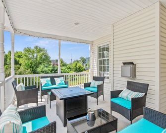 Relaxing Mountain & Water Views w/a Pool -10 minutes to Harrisburg - Dauphin - Balcony