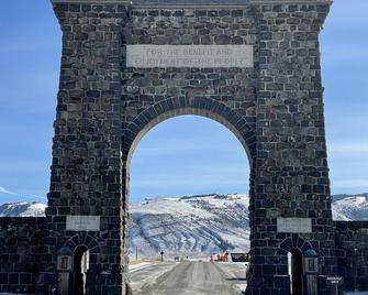 Yellowstone Retreat Rentals UB: two blocks from Yellowstone! - Gardiner - Clădire