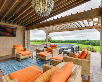 Outdoor Oasis: Luxe Flat in Mt Horeb! - Mount Horeb