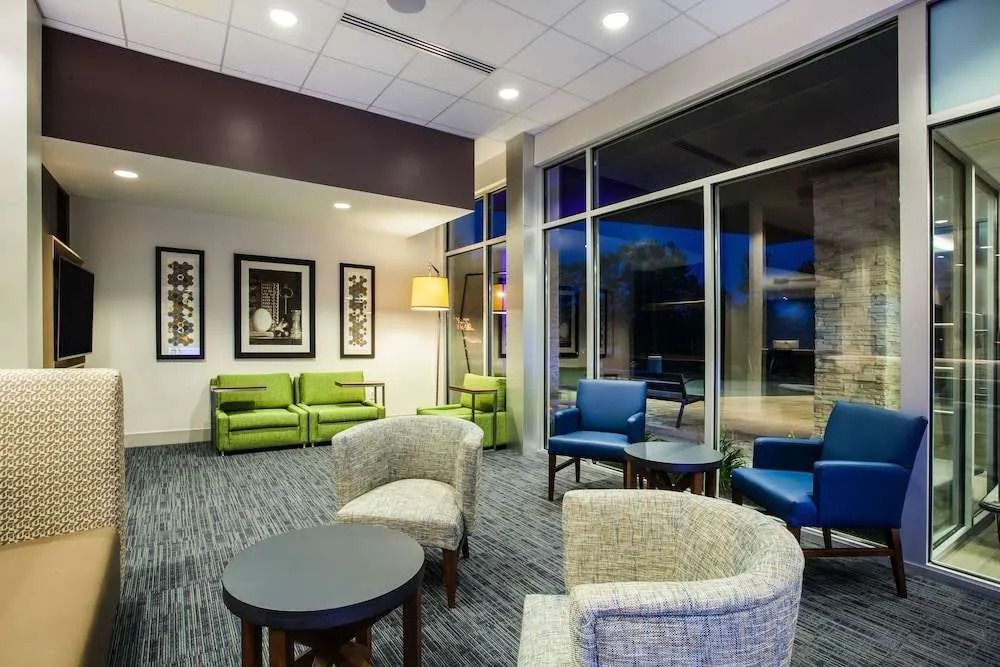 Holiday Inn Express & Suites Queensbury - Lake George Area By IHG - Queensbury - Lounge
