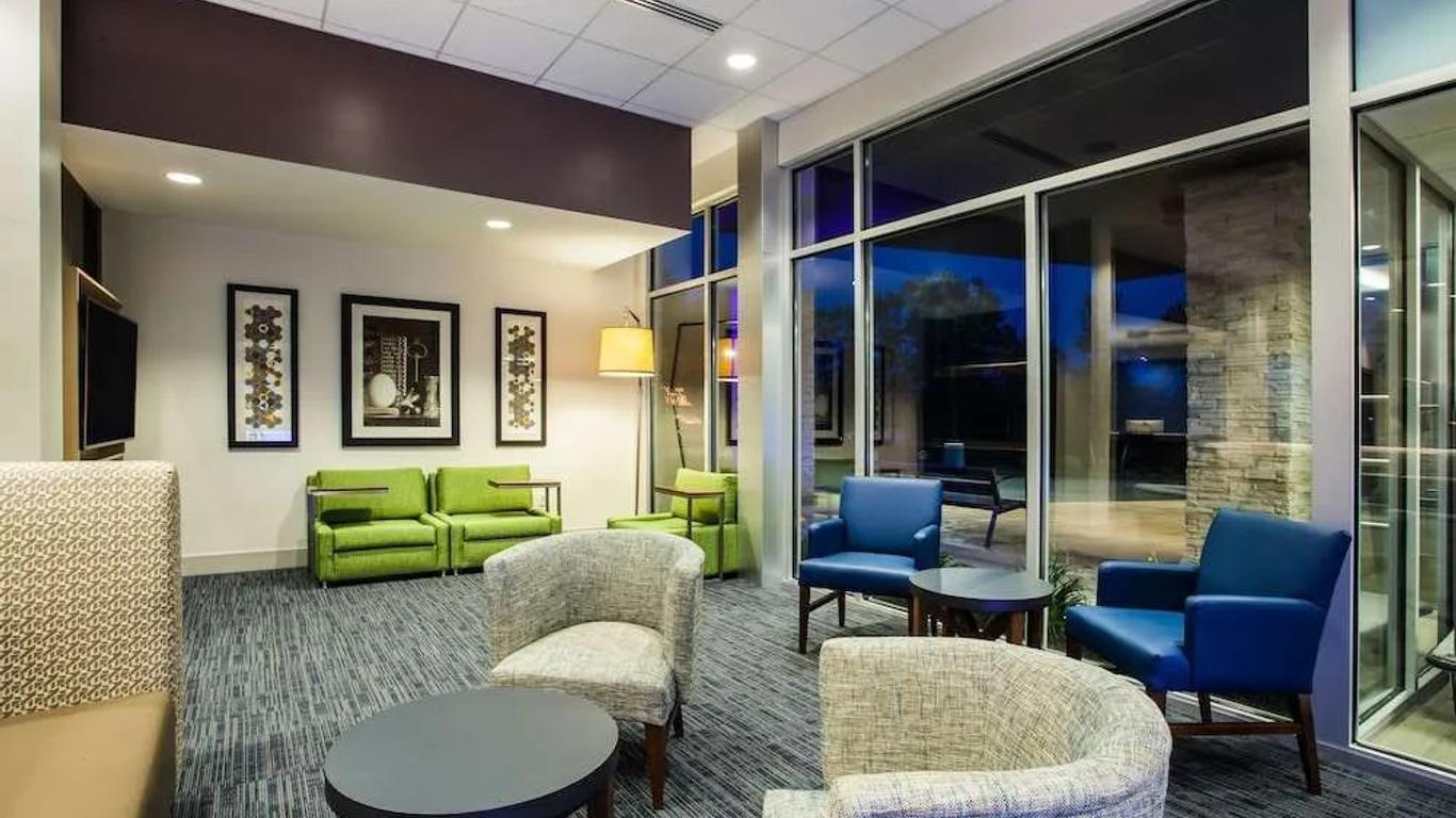 Holiday Inn Express & Suites Queensbury - Lake George Area By IHG