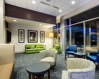 Holiday Inn Express & Suites Queensbury - Lake George Area By IHG - Queensbury - Lounge