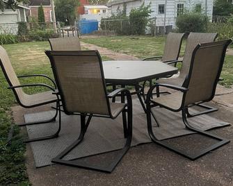 Vibrant 2 bedroom Home by the Hill - San Luis - Patio