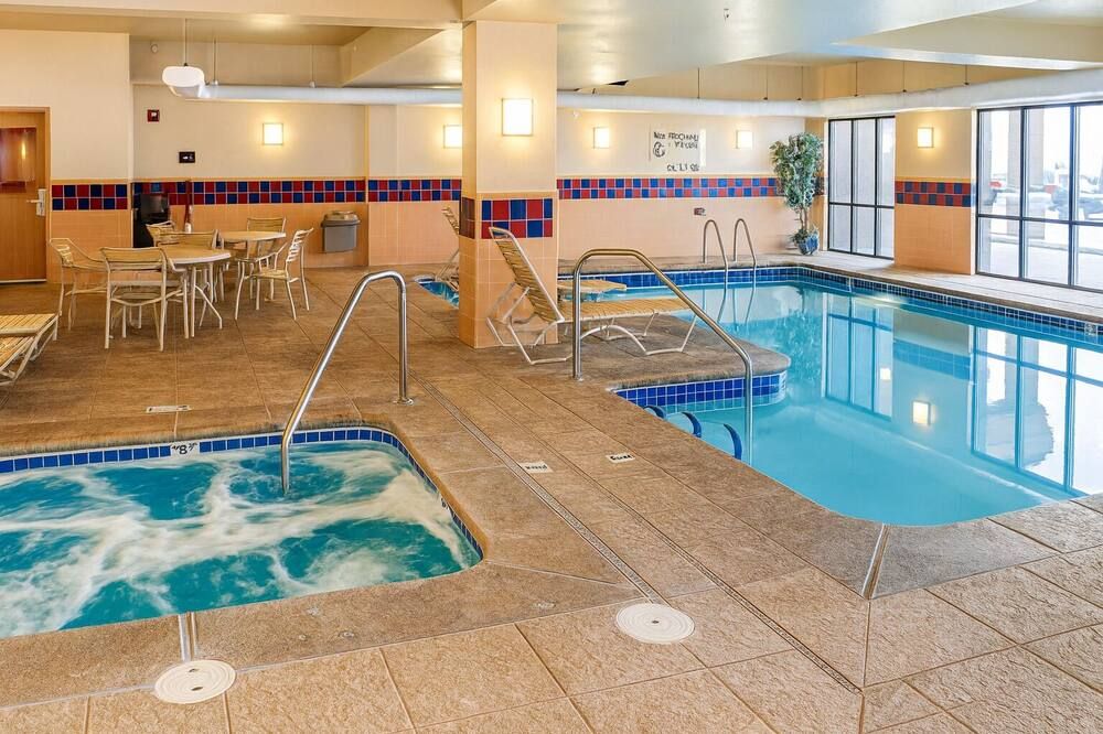 Explore the Grand Canyon: Kingman Suite w/ 2 Beds | Indoor Pool & Near Downtown - Kingman - Uima-allas