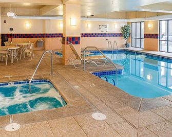 Explore the Grand Canyon: Kingman Suite w/ 2 Beds | Indoor Pool & Near Downtown - Kingman - Uima-allas