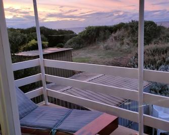 Ultimate beachfront beach house - Ulverstone - Balkon