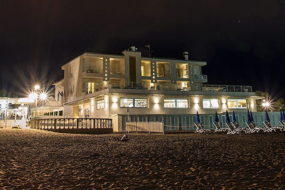 Hotel Alta La Vista - Marina di Castagneto - Bâtiment