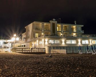Hotel Alta La Vista - Marina di Castagneto - Bâtiment