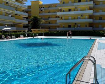 Family gateaway in Bibione - Beahost - Bibione - Piscine