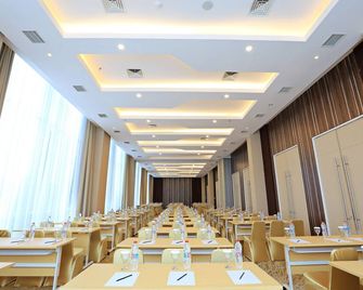 Luminor Hotel Jambi Kebun Jeruk By Wh - Jambi - Restaurant