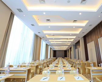 Luminor Hotel Jambi Kebun Jeruk By Wh - Jambi - Restaurant