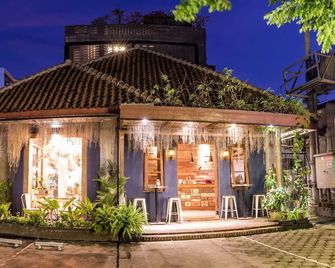 Summerbird - Bed and Brasserie - Bandung - Building