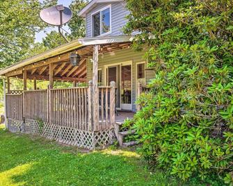 River Views and Covered Deck Susquehanna Home! - Susquehanna - Building