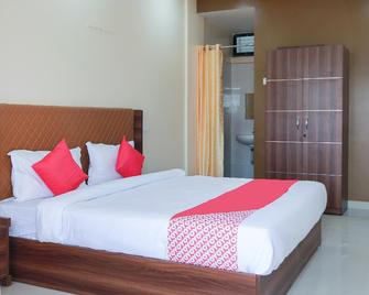 OYO 46968 Mahakal Inn - Nanded - Bedroom