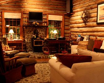 Chalet of Canandaigua - Canandaigua - Lounge