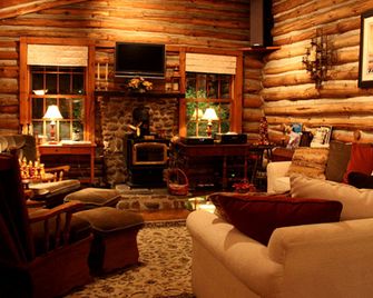 The Chalet of Canandaigua - Canandaigua - Lounge