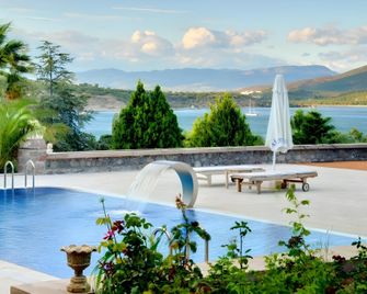 Oliviera Private Island Hotel - Kalem Island - Dikili - Bazén