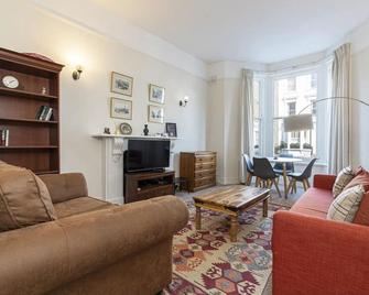 Charming flat in West Brompton - London - Living room