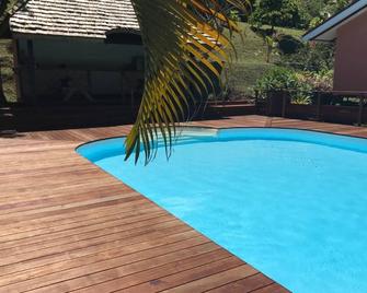 Chambre double supérieure et salle de bain privée - Vaitape - Pool